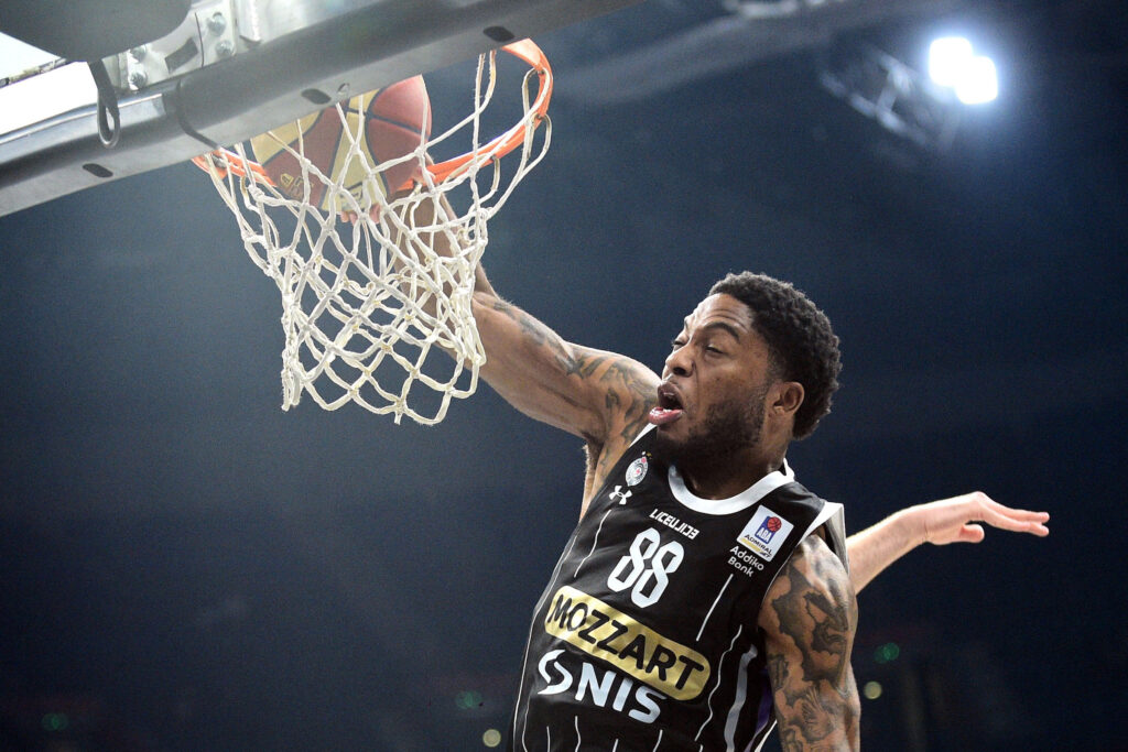 PAO POTPIS: Partizan ekspresno našao zamenu za Tajrika Džonsa i to iz bratskog kluba!