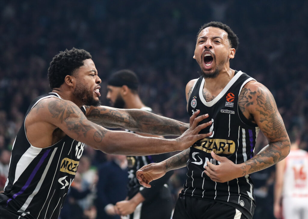 STIGLA PRVA PORUKA OD SAIGRAČA: Karlik se javio povodom odlaska Tajrika – Grobari odmah krenuli da tumače!