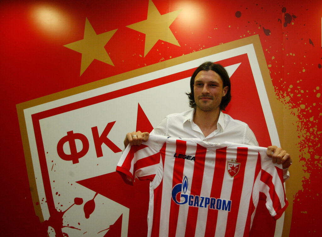 POVRATAK KOJI BUDI EMOCIJE: Novi trener prvi put izašao pred Zvezdine fudbalere!