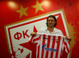 POVRATAK KOJI BUDI EMOCIJE: Novi trener prvi put izašao pred Zvezdine fudbalere!