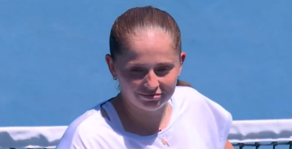 JECA JE MALO NERVOZNA: Teniserka izgubila živce, stradalo rivalkino lice!