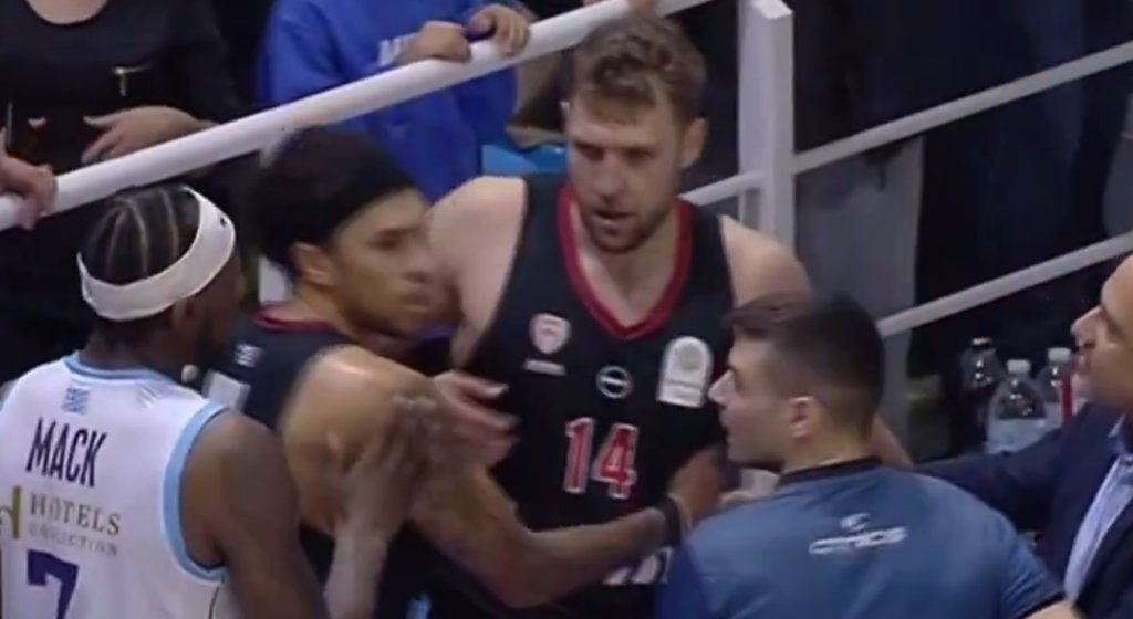 VELIKA TUČA NA UTAKMICI OLIMPIJAKOSA: Saša Vezenkov u srcu skandala!