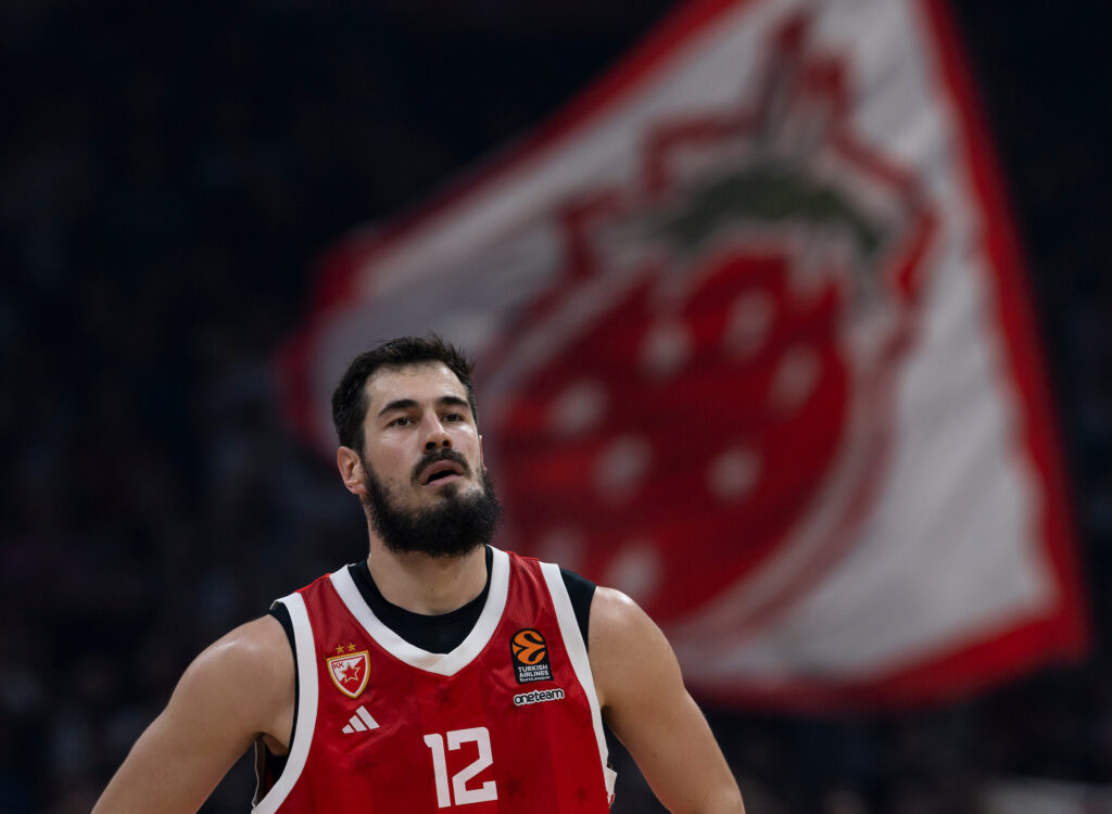 (TVITOVI) SELEKTOR GA ŽELI U REPREZENTACIJI, DELIJE GA NE ŽELE U ZVEZDI: Kalinić na žestokom udaru navijača!