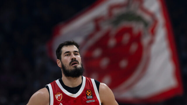 (TVITOVI) SELEKTOR GA ŽELI U REPREZENTACIJI, DELIJE GA NE ŽELE U ZVEZDI: Kalinić na žestokom udaru navijača!