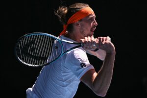 „OVO JE SR***E“: Zverev pobesneo tokom meča na srpkinju, optužio sudije da štite Sinera i Alkarasa!