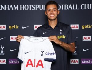 TRANSFER BOMBA VEĆ PRVOG DANA NOVE GODINE: Strelac najvažnijeg gola u istoriji Totenhema napušta klub!