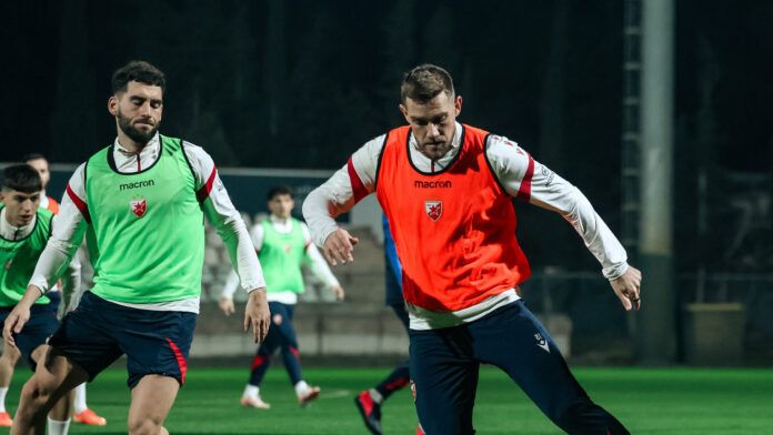 U TRI GRUPE: Fudbaleri Crvene zvezde odradili prvi trening u Antaliji!