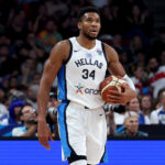 KUPIŠ PS4 POSEBNO ZA SVAKO GOSTOVANJE I OSTAVIŠ GA U HOTELU: Janis Adetokumpo otkrio koliko NBA igrači troše!