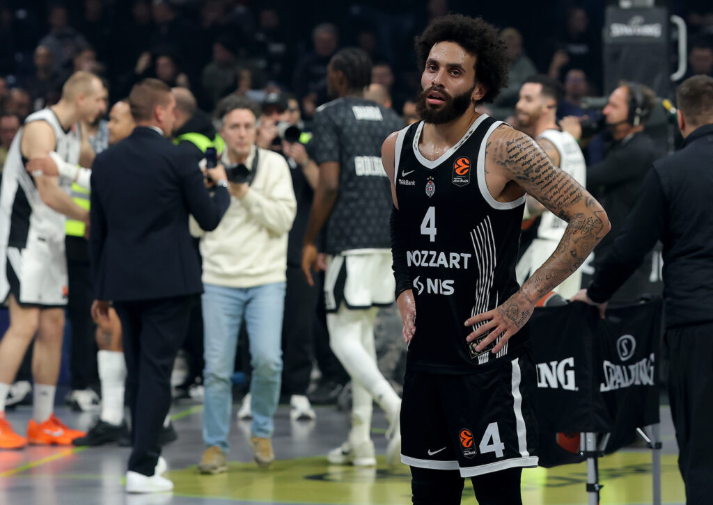 PARTIZANU PRIPAO FENJER EVROLIGE NA POLUSEZONI: Crno-beli zakucani za dno, Zvezda u borbi za direktan plej-of!
