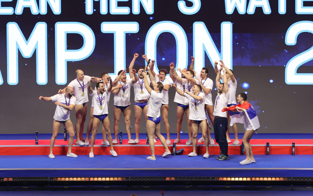 „DELFINI“ NAGRAĐENI: Ministarstvo sporta uplatilo 20.000 evra zlatnim vaterpolistima Srbije!