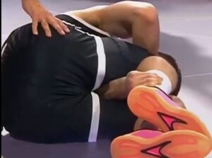 SAMO DA NIJE ONO NAJGORE: Vanju zbog ovoga morali da iznesu sa meča!