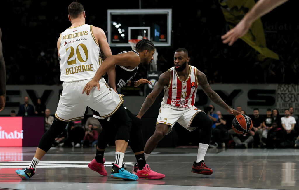 (POLUVREME) NAPETO U BOLONJI: Zvezda vodi na krilima Nvore, Virtus prati u stopu!