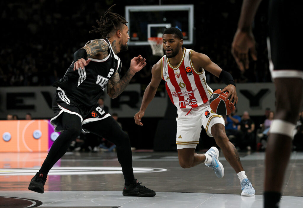 ZVEZDA VLADA ČIZMOM: Batler ukrao šou pre nego što je isključen!