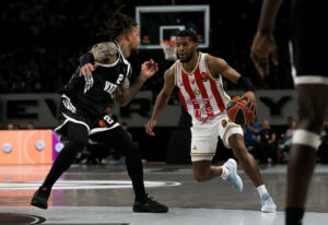 ZVEZDA VLADA ČIZMOM: Batler ukrao šou pre nego što je isključen!