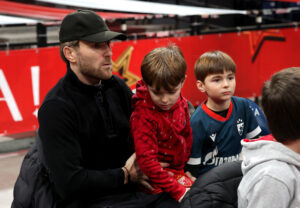 (FOTO UBOD) ZVEZDA IMA VELIKU PODRŠKU: Fudbaleri, Miško i zlatni vaterpolisti došli u Arenu!