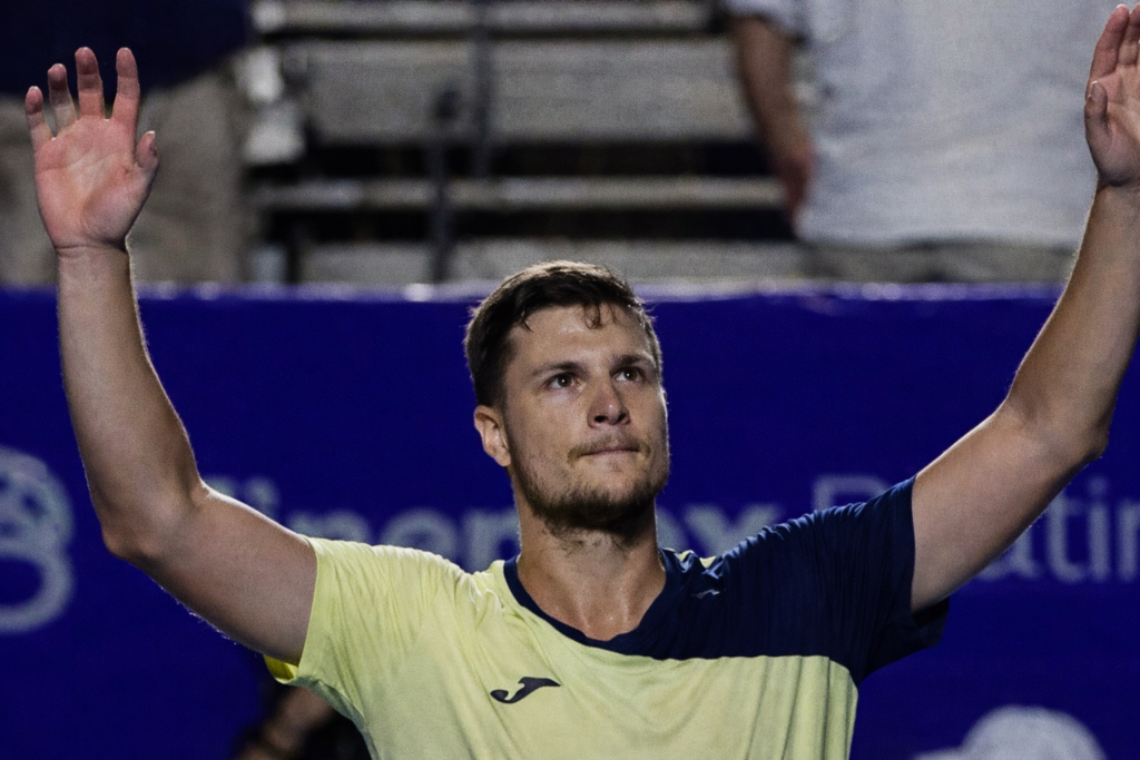 SRBIN NAPRAVIO TENISKU SENZACIJU: Kecmanović savladao tenisera iz Top 5!