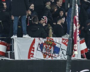 NAVIJAČI LILA PODIGLI „NEMA PREDAJE“, PA IZAZVALI BURU: Mediji u Francuskoj oštro reagovali!