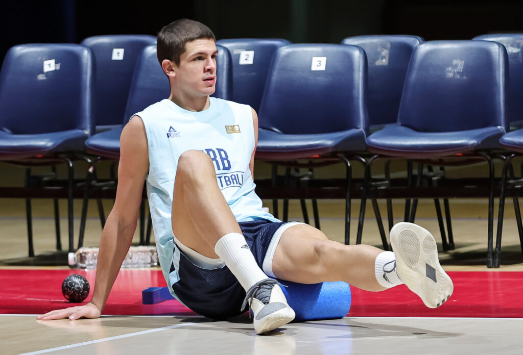 MIŠKO ZAPALIO MREŽE: Nikola Đurišić u Beogradu, „delije“ na nogama!