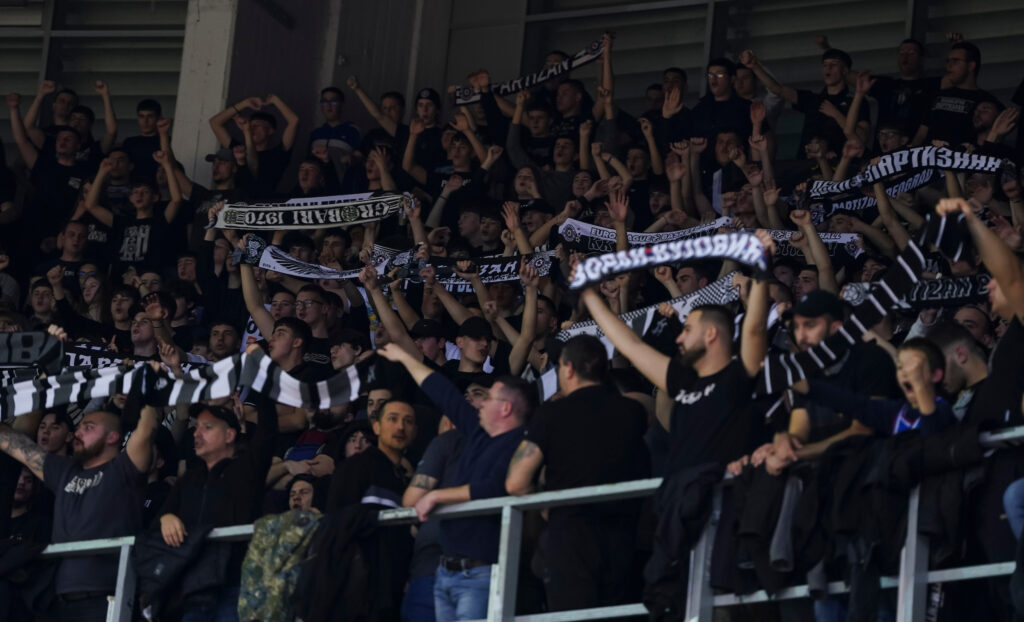 FESTIVAL GNUSNIH UVREDA NA RAČUN SUPRUGE NEBOJŠA ČOVIĆA: Prvi meč Partizana – Vesna Čović sramotno izvređana!