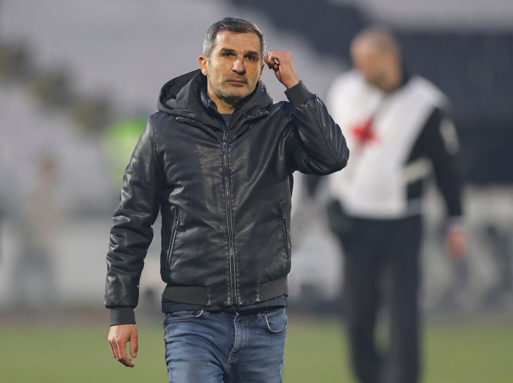 „GROBARI“ TERAJU STOJAKOVIĆA: Burno na tribinama nakon rušenja Spartaka!