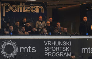 PAUNOVIĆ GLEDAO NAPET PARTIZAN: Selektor iz lože ispratio dramu u Humskoj!