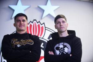 NAVIJAČI U PRVOM PLANU: Partizanovi igrači na konferenciju došli u nesvakidašnjoj odevnoj kombinaciji!