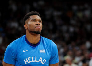 JANIS ŠIRI IMPERIJU VAN TERENA: Grk postao suvlasnik Čelsija!