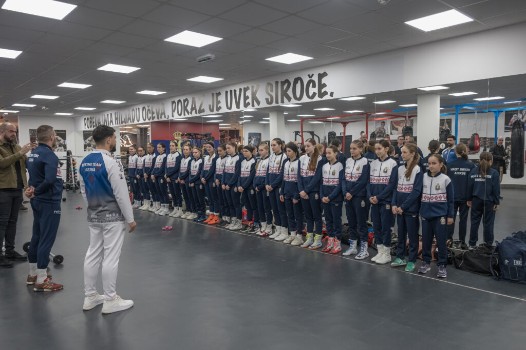 ŠAMPIONSKI RAD ZA TROFEJNU 2026: Ženska boks selekcija Srbije brusi formu u Loznici!