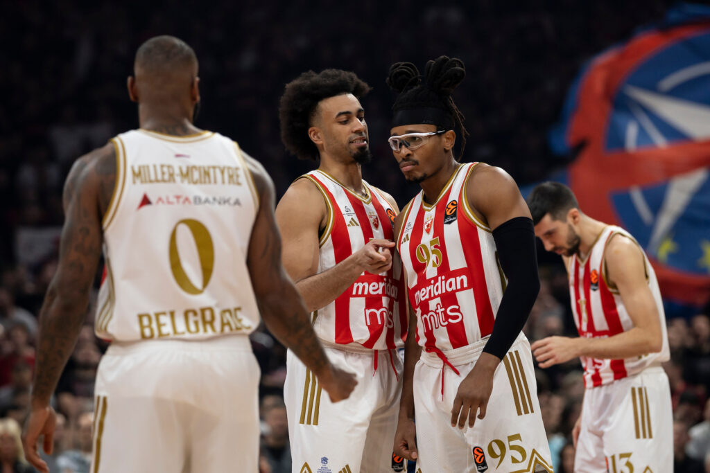 (POLUVREME) CRVENA ZVEZDA TROMA, ALI VODI UBEDLJIVO: Čeka se zapaljiva četvrtina da samelje Efes!