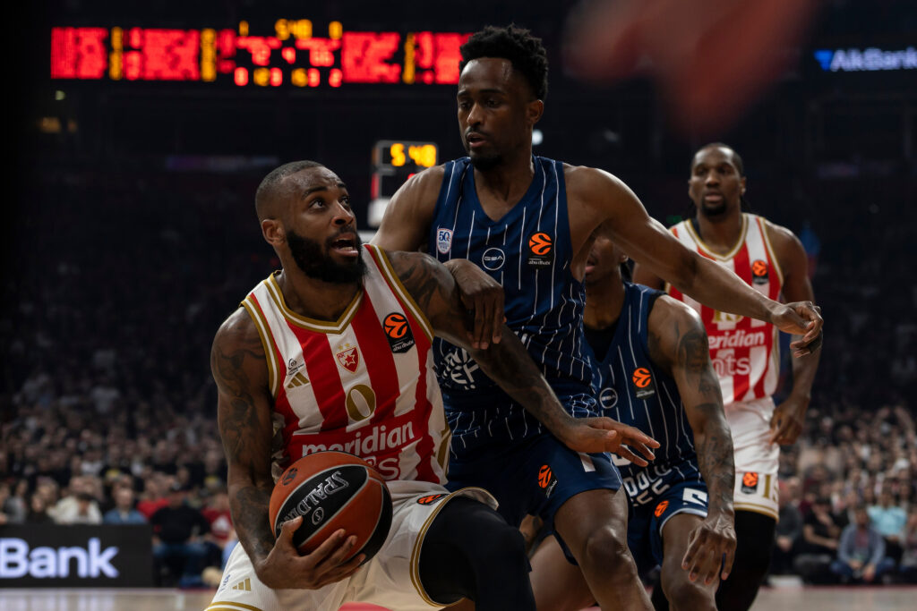 (TVITOVI) CRVENA ZVEZDA SA FER SUĐENJEM NE MOŽE DA IZGUBI NI OD KOGA, DEBIL MEKINTAJER UVEK MORA DA IMA TUĐU POMOĆ: Jaga kritikuju najstručniji, naravno, internet navijači!