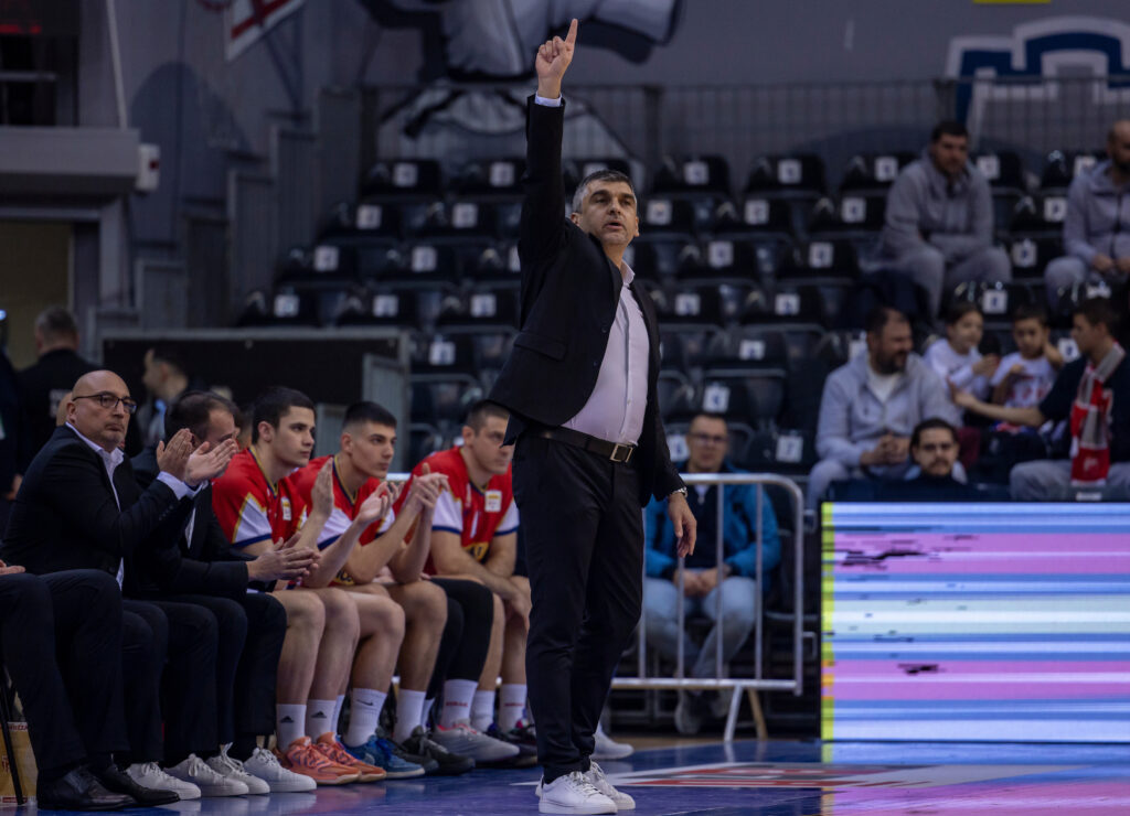 NAŠ PUT JE DA IMAMO MNOGO NAŠIH IGRAČA, TO SAMI BIRAMO: Ocokoljić pecnuo Crvenu zvezdu zbog oslanjanja na strance?!