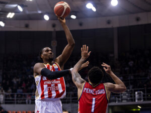 (POLUVREME) ZVEZDA DALA GAS U DRUGOJ ČETVRTINI: Borac pružio otpor jedino na početku!