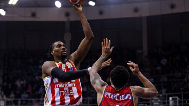 (POLUVREME) ZVEZDA DALA GAS U DRUGOJ ČETVRTINI: Borac pružio otpor jedino na početku!