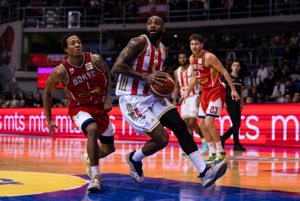 ZVEZDA SE IGRALA SA ŽIVCIMA NAVIJAČA: Umalo prokockala ubedljivo vođstvo na poluvremenu, pa nagazila gas na kraju!