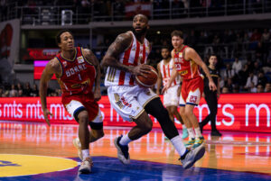 ZVEZDA SE IGRALA SA ŽIVCIMA NAVIJAČA: Umalo prokockala ubedljivo vođstvo na poluvremenu, pa nagazila gas na kraju!