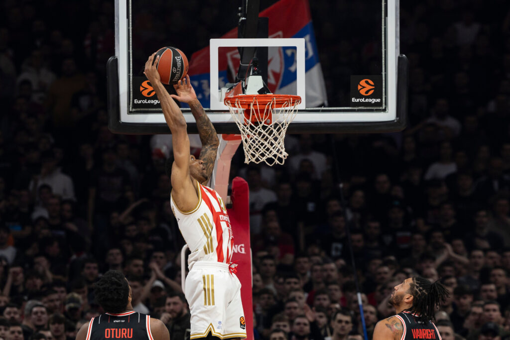 (POLUVREME) HAPOELU ULAZI SVE ŠTO BACI: Zvezda vodi, ali jedva, Izraelci sipaju trojke!