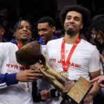 NE NOSE SVI HEROJI PLAŠT: Nvora medalju dao malom navijaču!