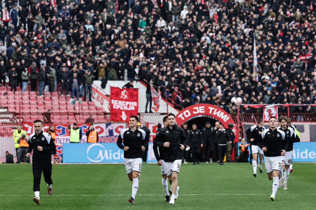 GOLMANI PARTIZANA OTIŠLI KOD GROBARA NA JUG: Navijači u transu!