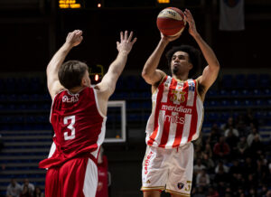 CRVENA ZVEZDA PALA U PUNOJ ARENI: Makabi uz mnogo sreće slavio u Beogradu!