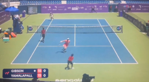 SPAŠAVANJE ŽIVE GLAVE: Teniski meč prekinut, teniserke bežale za spas u tunel!