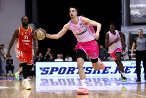 ČETVRTFINALNI DERBI FMP-A I PARTIZANA ZA PRAVO NA SUDAR SA MEGOM: Miškovi klinci rutinski razbili OKK Beograd za poluvreme!