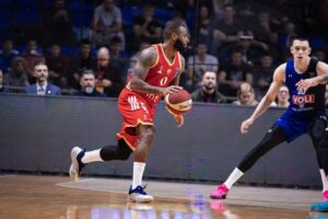 PRVA ČETVRTINA DOMAĆINU, DRUGA GOSTIMA: Zvezda vodi, Budućnost ima priključak!