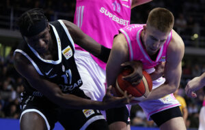 (POLUVREME) EGAL U ČAIRU: Mega u blagom vođstvu nad Partizanom posle velike borbe!