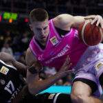 KRAJ ZA PARTIZAN U KUPU: Mega potopila crno-bele u Nišu nakon prekida utakmice zbog navijača!