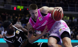 KRAJ ZA PARTIZAN U KUPU: Mega potopila crno-bele u Nišu nakon prekida utakmice zbog navijača!