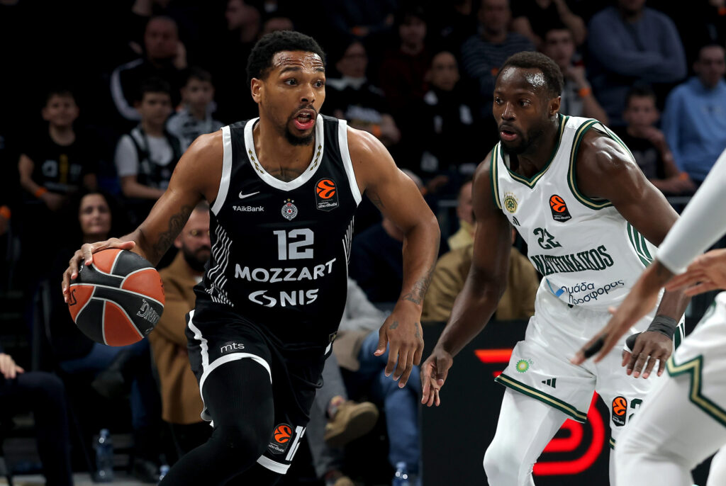 (POLUVREME) CRNO-BELI POKAZALI ZUBE: Obrti u vođstvu, ali Partizan ipak bolji na poluvremenu!