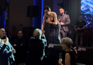 NI HRVATI NISU IMUNI NA CECINE PESME: Čuveni Zdravko Mamić u transu, popeo se na sto, a onda sam sebi iskidao košulju!