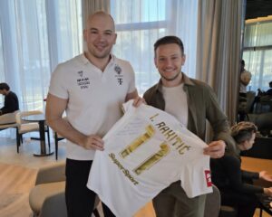 GORI REGION: Rakitić poklonio Mandiću dres Hajduka – gest koji je odjeknuo Balkanom!