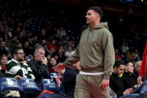 SUSPENZIJA U CRVENOJ ZVEZDI MU NE PREDSTAVLJA PROBLEM: Radonjić pomno prati i fudbal i košarku – posebno oduševljen jednim košarkašem!