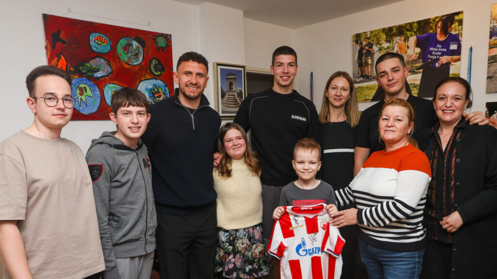 ZVEZDA NAPRAVILA LEP GEST: Deca iz udruženja „Uvek sa decom“ izlaze na teren sa fudbalerima!